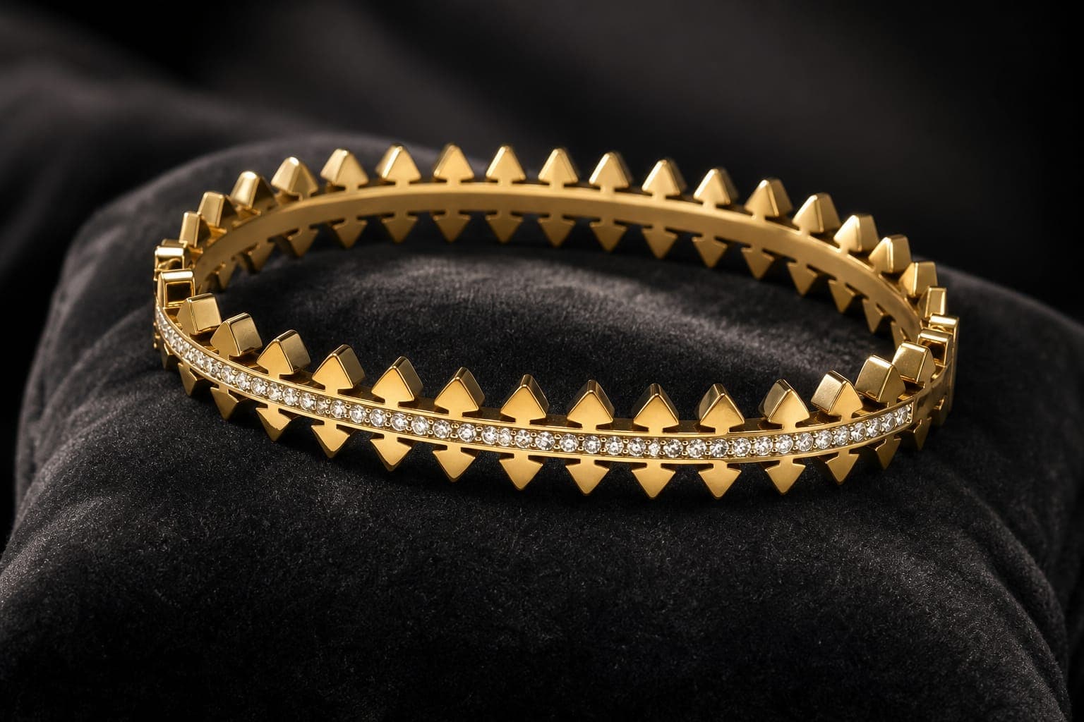 Spikes Handcuff — photo 2